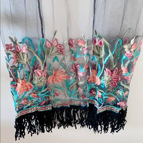 NWOT Embroidered kimono - Picture 6 of 8